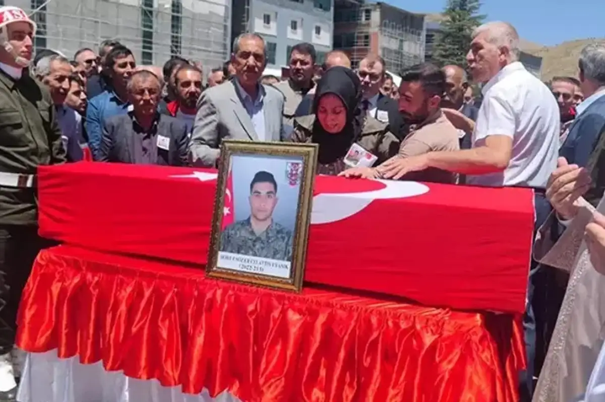 Pençe Kilit Bölgesi'nde şehit olan askerlerimiz için memleketlerinde tören