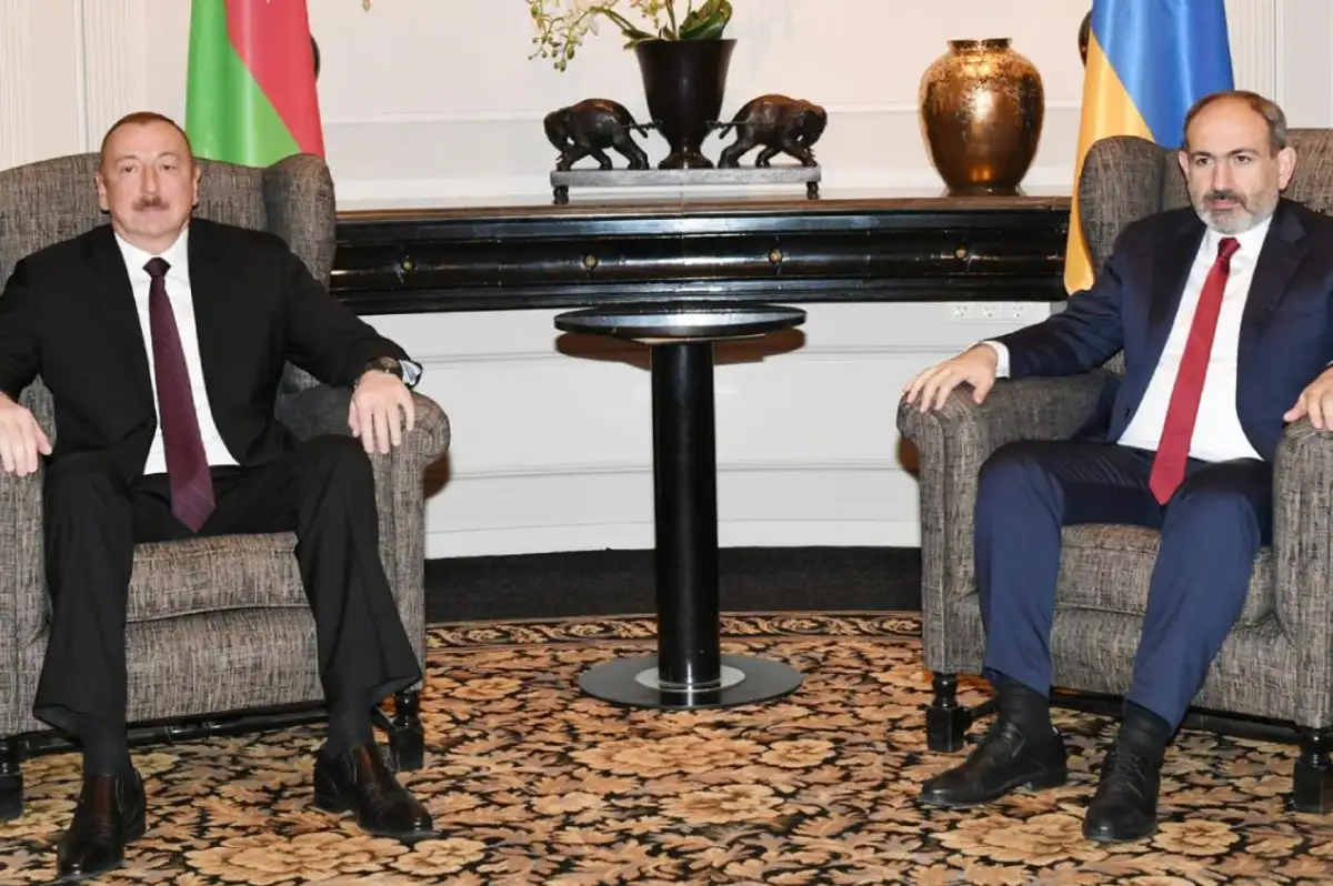 Aliyev ile Paşinyan, Barış Görüşmeleri için Bir Araya Geliyor