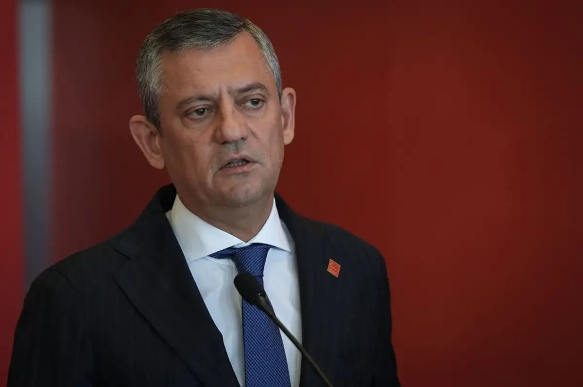 PKK Silah Bıraktı: Özel'in Sessizliği Dikkat Çekti