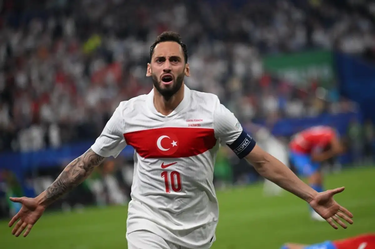 Hakan Çalhanoğlu, Fenerbahçe Yolunda! Ali Koç'tan Doğrudan Temas