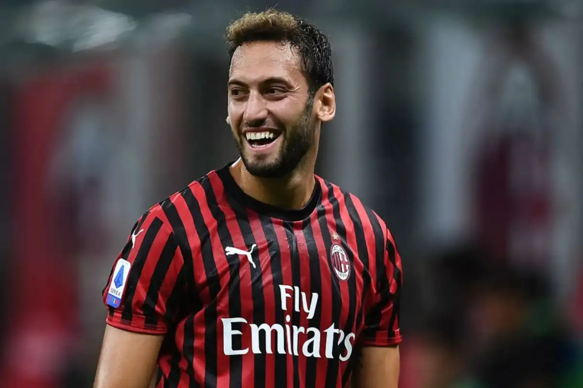 Fenerbahçe Gemileri Yaktı: Hakan Çalhanoğlu'na Rekor Maaş ve Kaptanlık Teklifi!