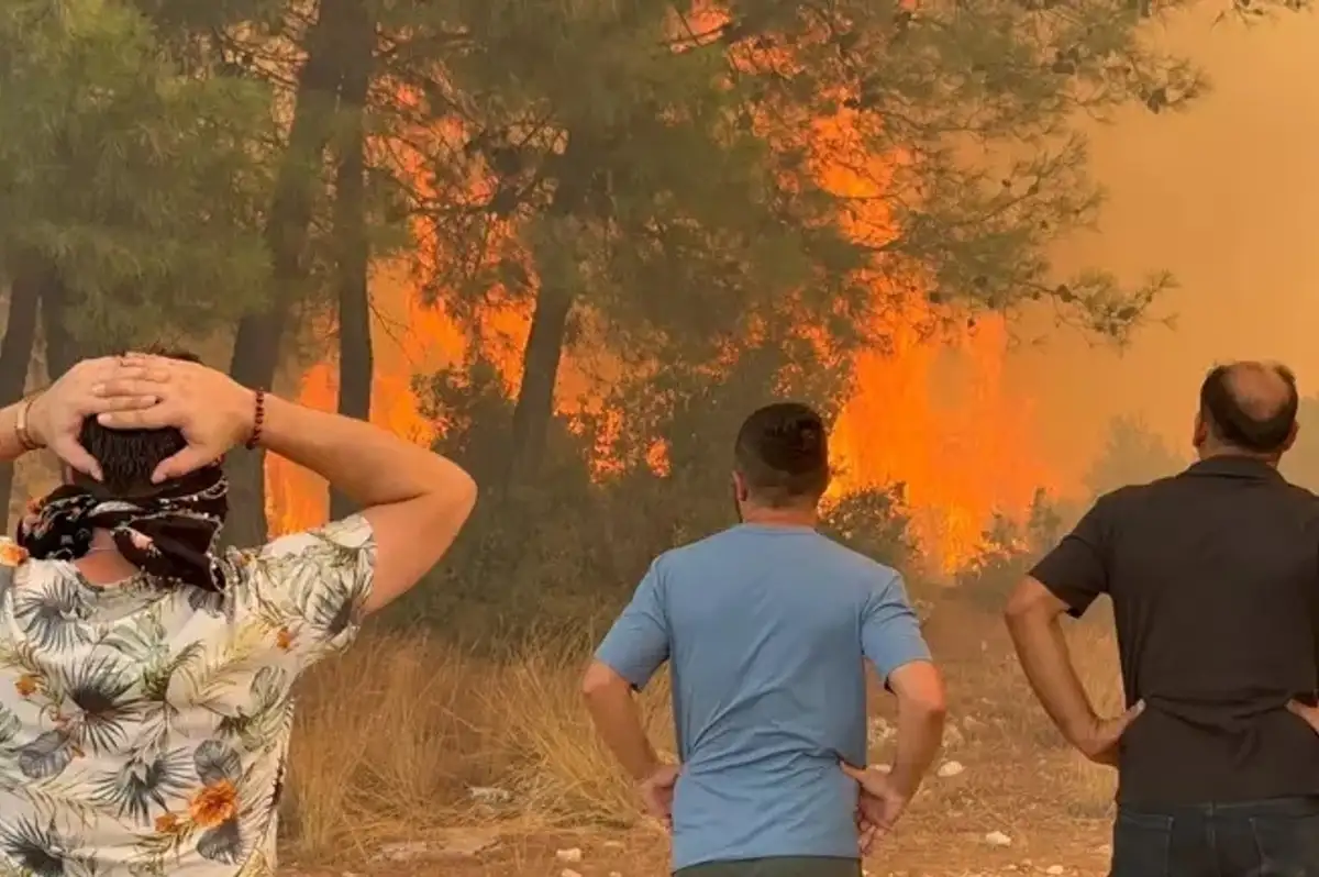 Antalya ve Karabük'te Orman Yangınları: Yerleşim Yerleri Tahliye Edildi
