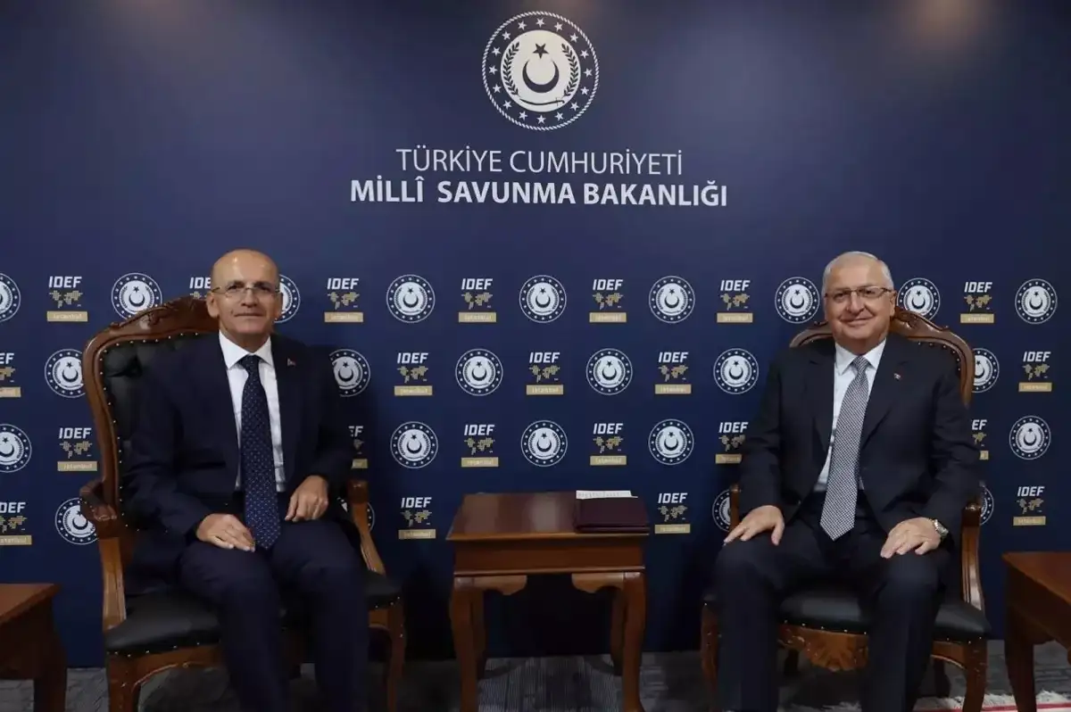 Bakan Güler ve Bakan Şimşek, IDEF 2025 Fuarı'nda