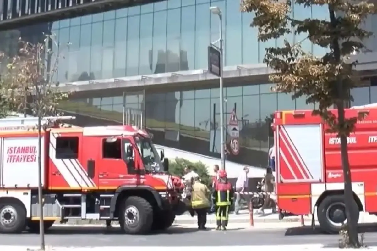 Şişli Tapu Müdürlüğü'nde Çıkan Yangın Korkuttu