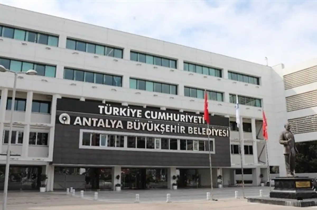 Antalya Büyükşehir Belediyesi'ne Rüşvet Operasyonunda 17 Gözaltı