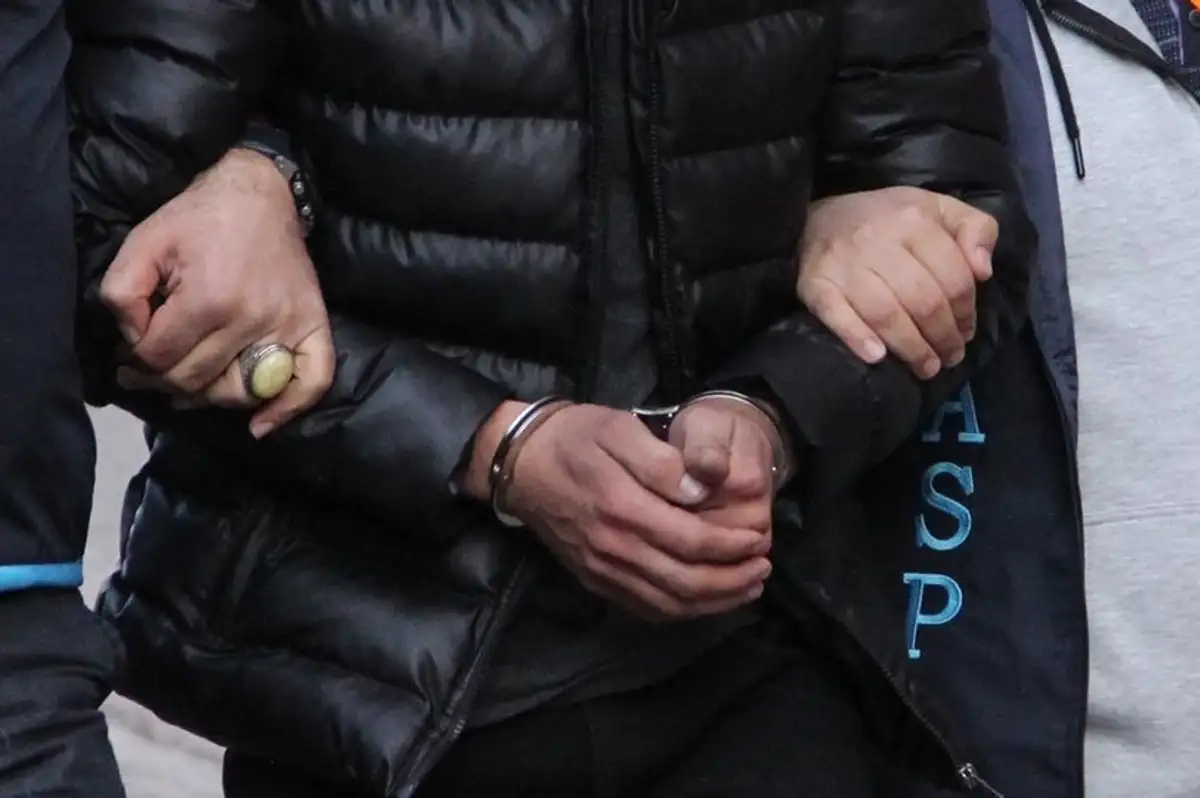 Kırmızı Bültenle Aranan 5 Kişi Yakalandı