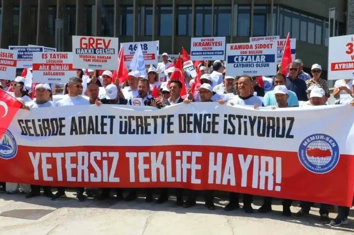 Memurlar Zam Teklifine Karşı İş Bıraktı
