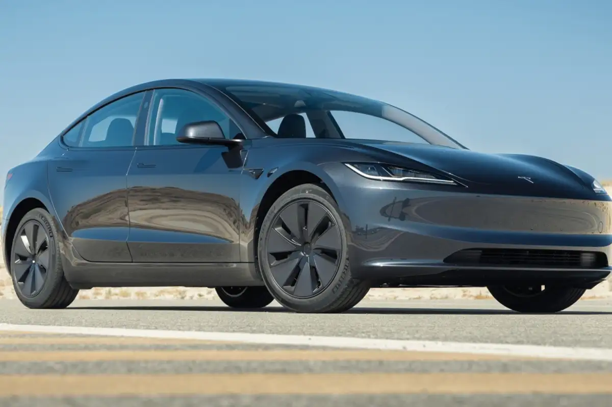 Satışlar Sert Geriledi: Tesla Fiyatları Yarı Yarıya Düşürdü!