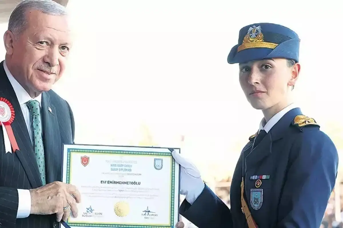 Cumhurbaşkanı Erdoğan'dan Harp Okulları Mezunlarına Disiplin ve Siyaset Uyarısı