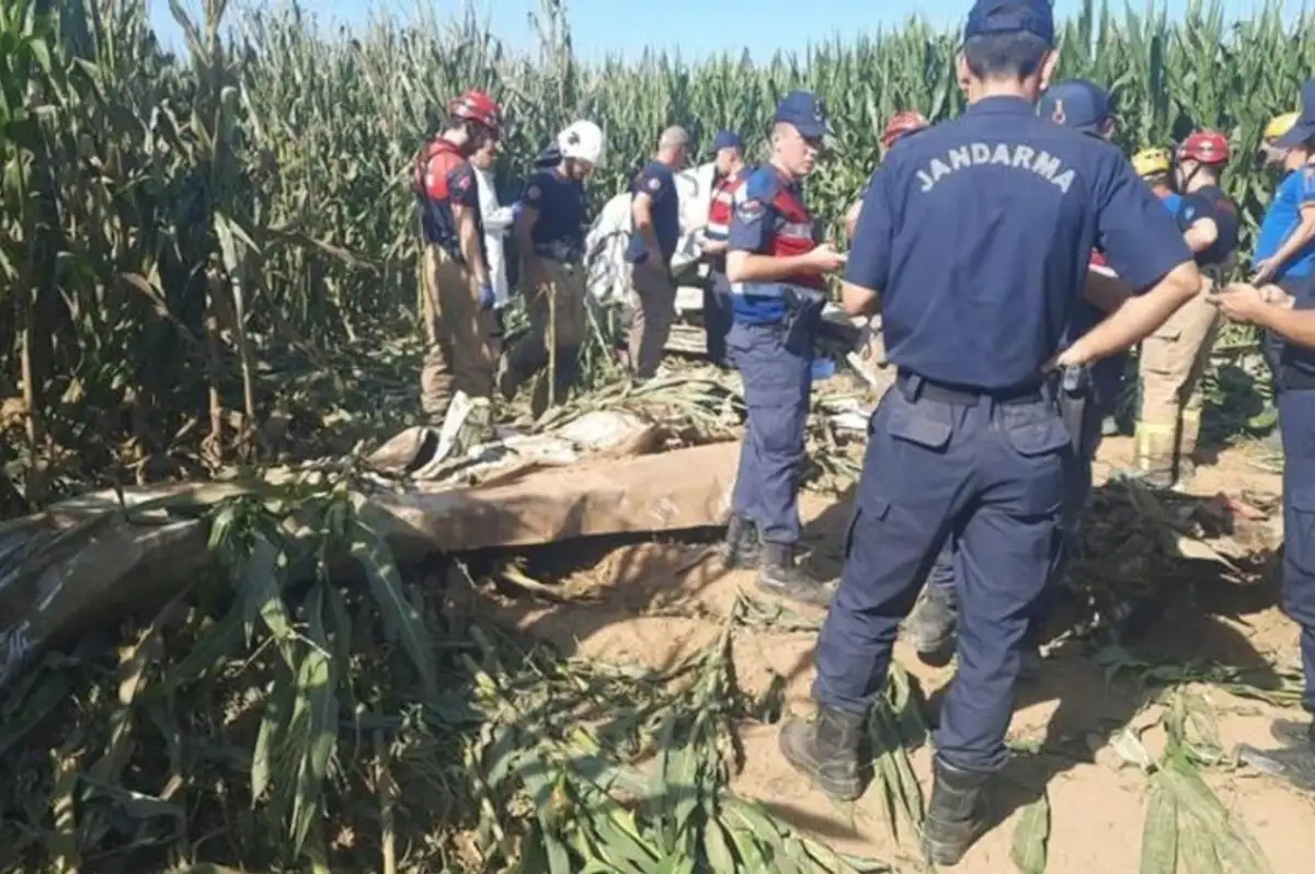 İzmir'de Eğitim Uçağı Düştü! Pilot Berfu Hatipoğlu Hayatını Kaybetti!