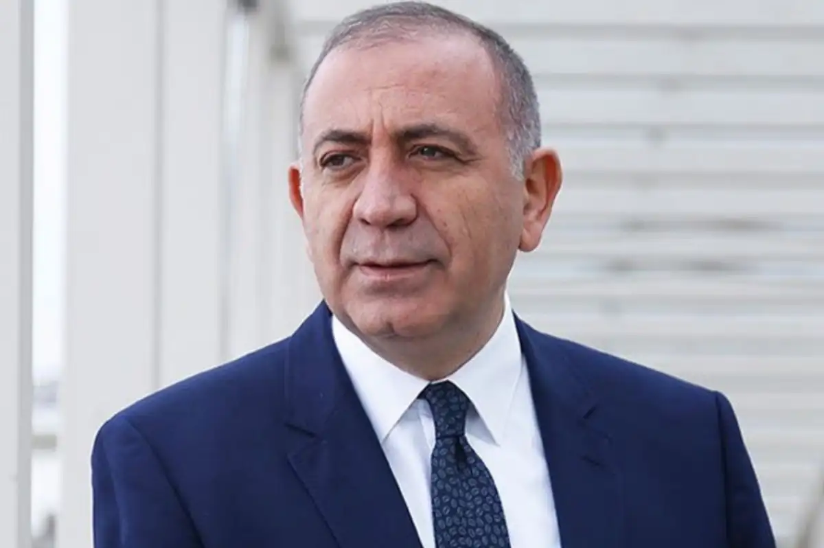 CHP İstanbul'da Kayyum Krizi: Gürsel Tekin Pazartesi İl Binasına Geliyor