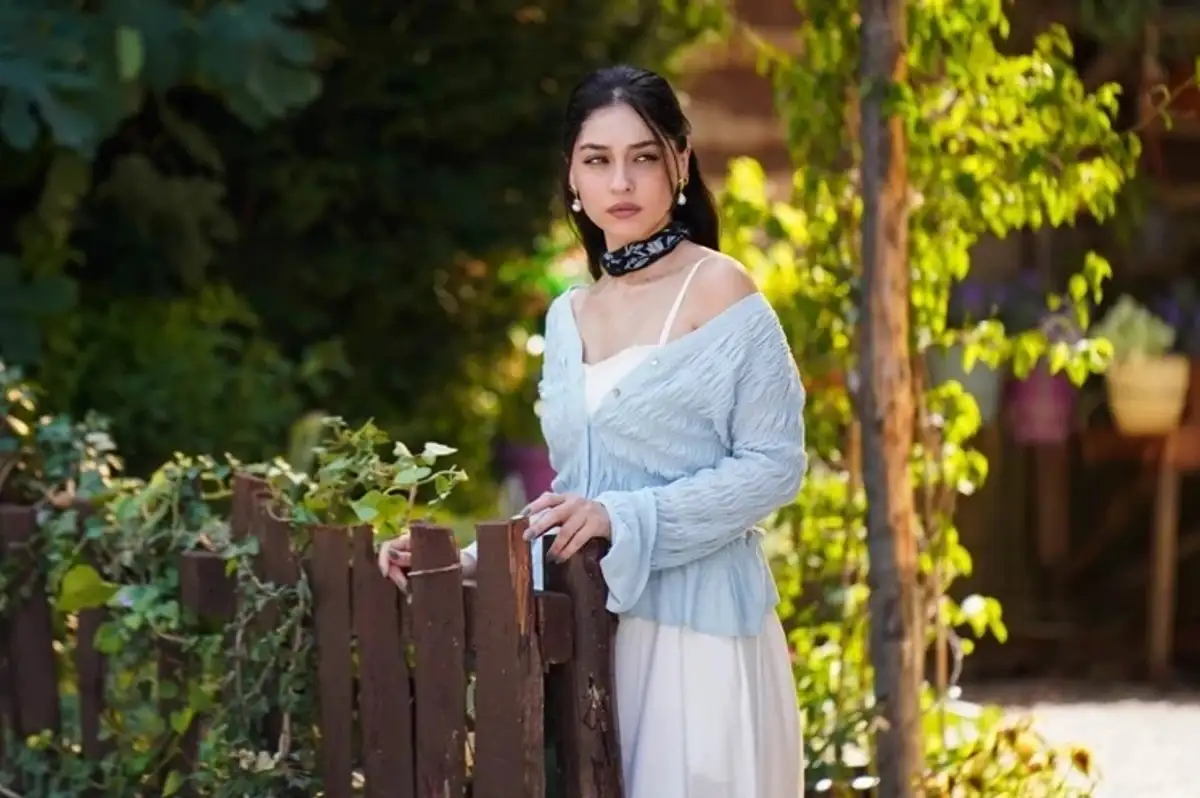 Cemre Baysel Yeni İmajıyla Beğeni Topladı