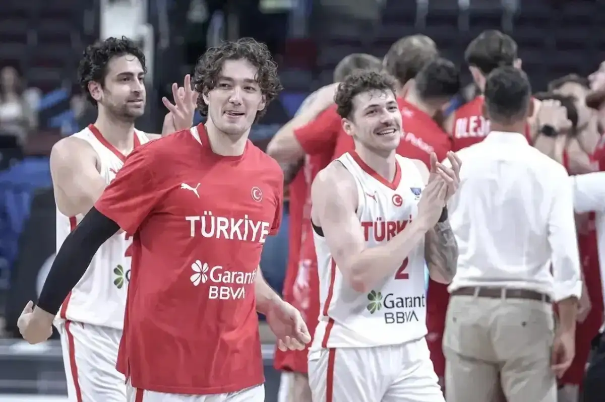 12 Dev Adam 24 Yıl Sonra Yarı Finalde: Rakip Yunanistan
