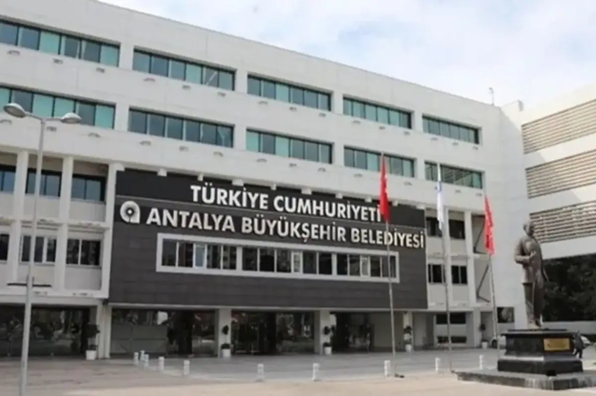 Antalya Büyükşehir Belediyesi'ne Rüşvet Operasyonu: 17 Gözaltı!