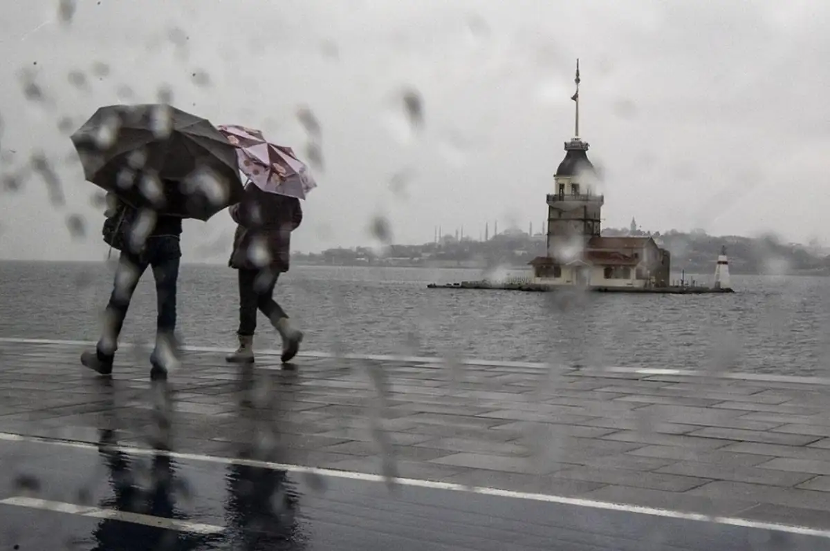 Meteoroloji'den İstanbul Dahil 17 İl için Sağanak ve Fırtına Uyarısı