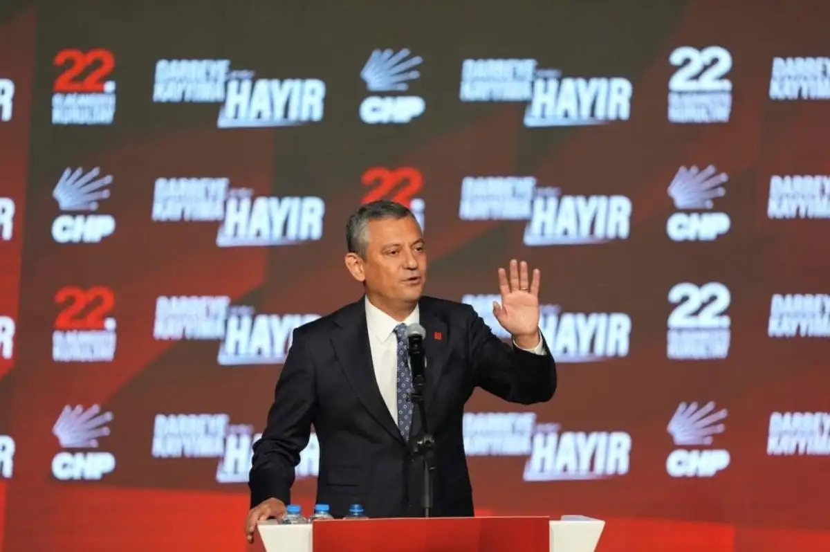 Özgür Özel, Oyların Tamamını Alarak Yeniden Genel Başkan Seçildi