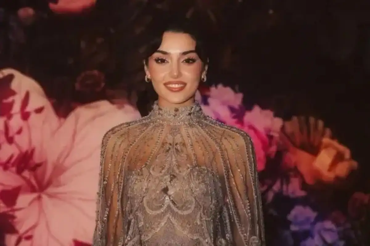 Hande Erçel'den Riyad'da Arapça Şov