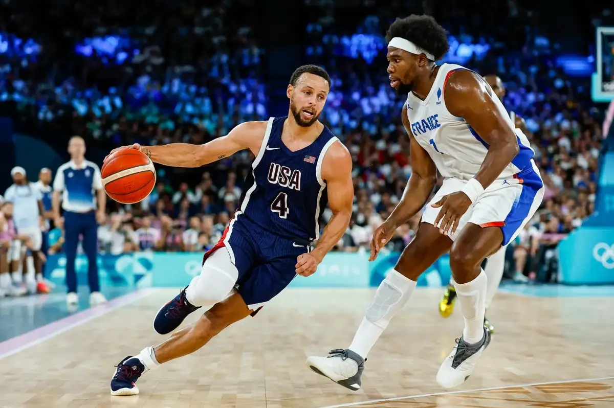 Stephen Curry NBA'in En Skorer İlk 20 İsmi Arasına Girdi