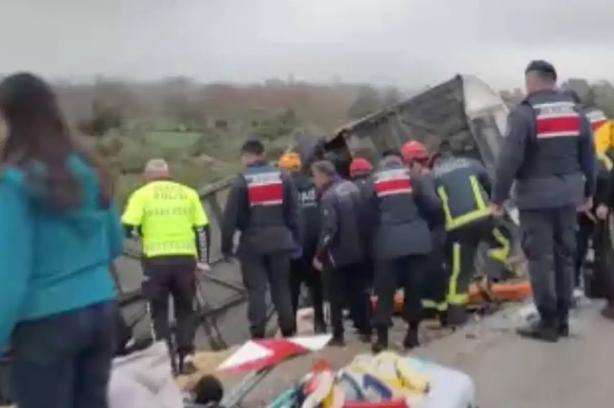 Antalya'da Yolcu Otobüsü Devrildi: 8 Ölü, 26 Yaralı