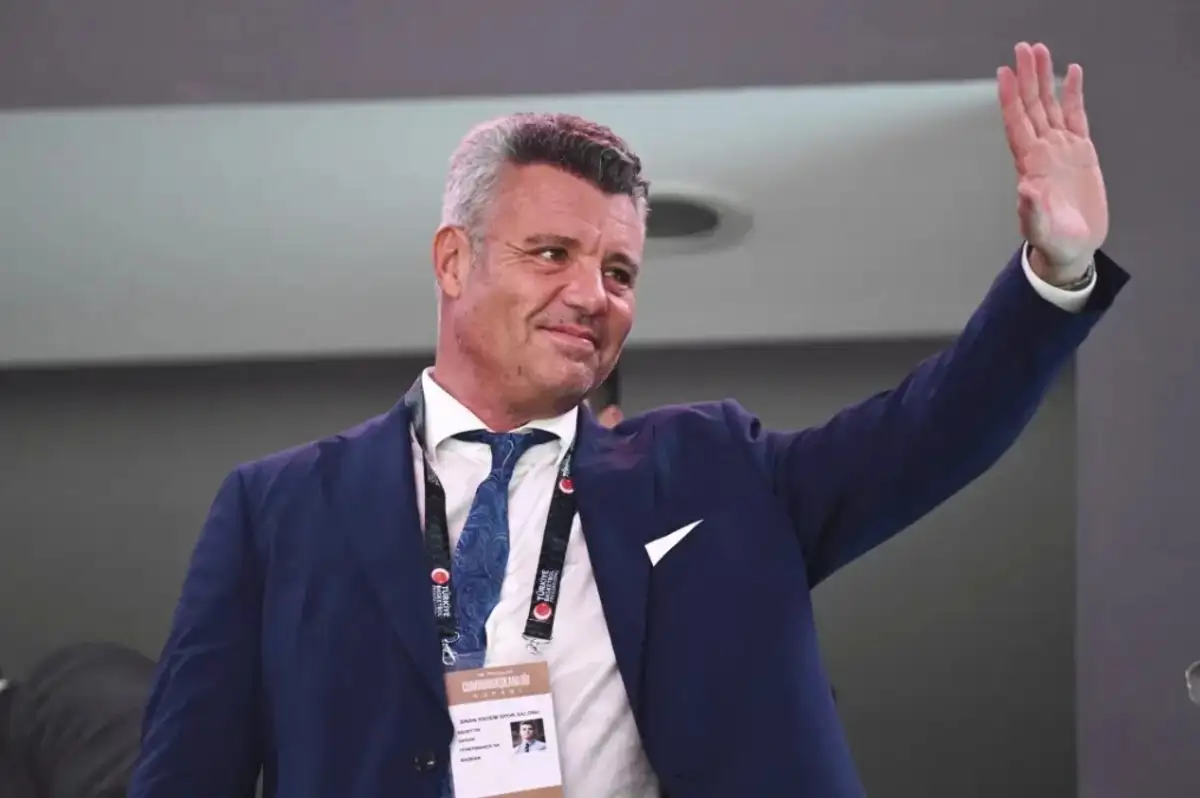 Fenerbahçe'den Taraftarına 'Sıcak' Jest: Tribünlere Sarı Bereler Bırakıldı