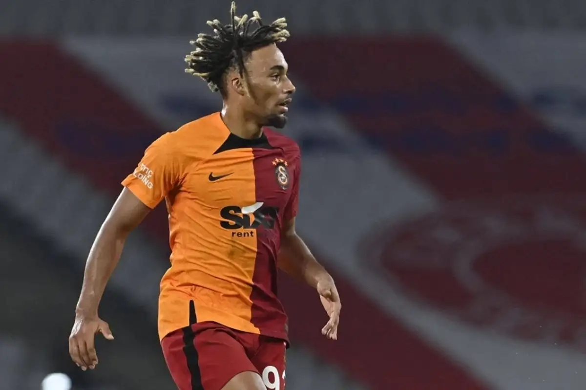 Rekor Transfer Yuvaya Döndü: Sacha Boey Yeniden Galatasaray'da!