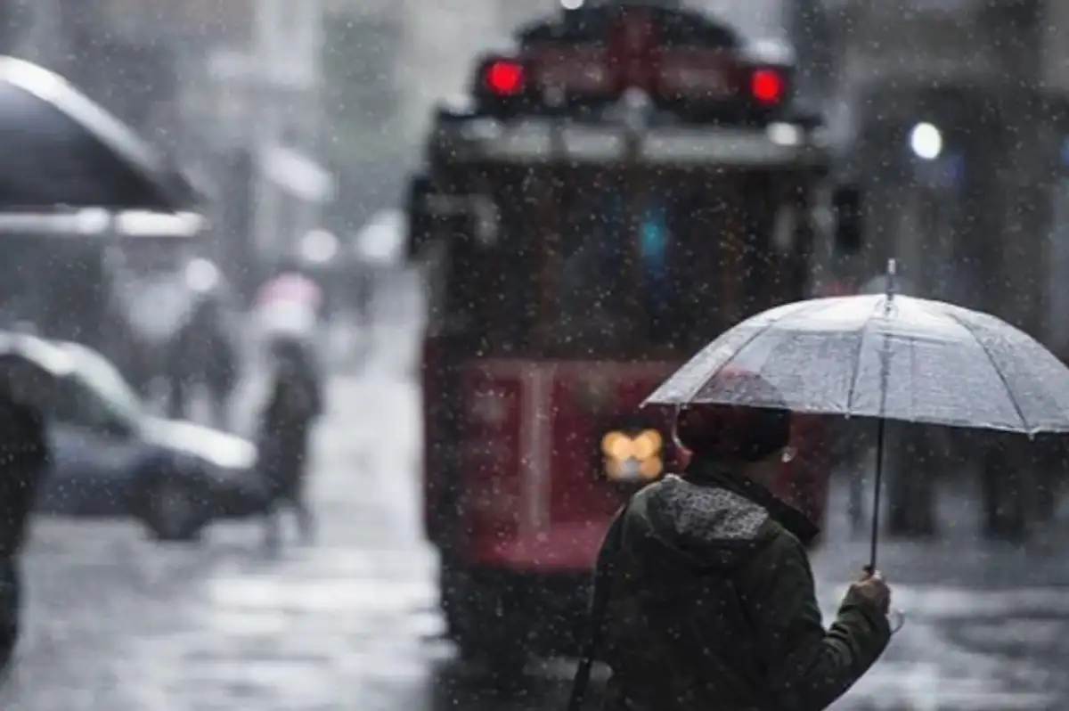 Meteoroloji Uyardı: Hafta Sonu Batıda Güneş, Doğuda Sağanak Var