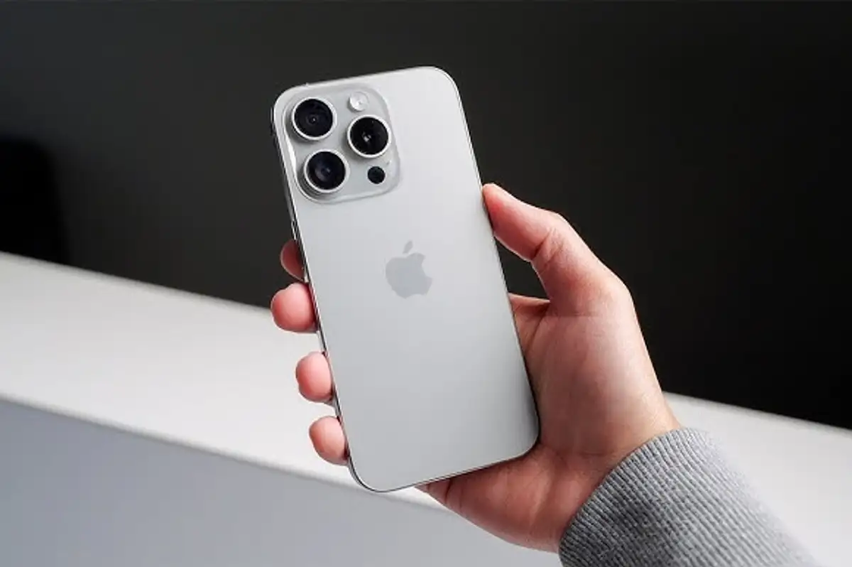 iPhone Sahipleri Şaşkın: Düşük Güç Modu Saat İbresini Bile Değiştiriyor!