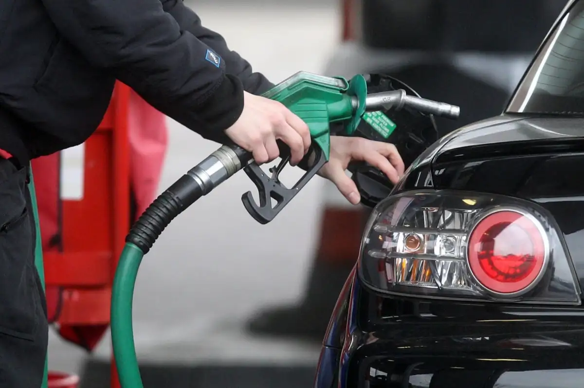 Benzine 1,11 TL Zam Kapıda