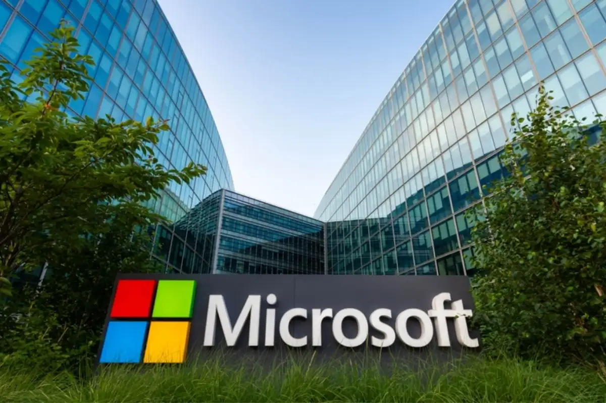 Japonya'dan Microsoft'a "Bulut" Baskını: Rekabet Kıskacı Daralıyor!