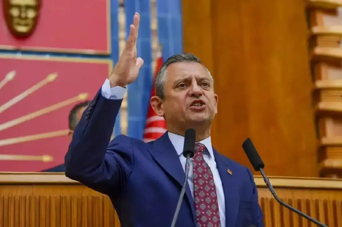 Özgür Özel'den "Dış Politikada Teslimiyet" Çıkışı: Türkiye Amerikan Planının Bir Parçası Yapılıyor