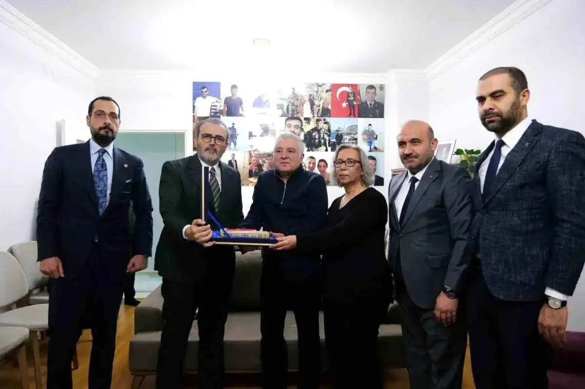 AK Parti'li Mahir Ünal, Şehit Onur İlkhan'ın Ailesine Misafir Oldu