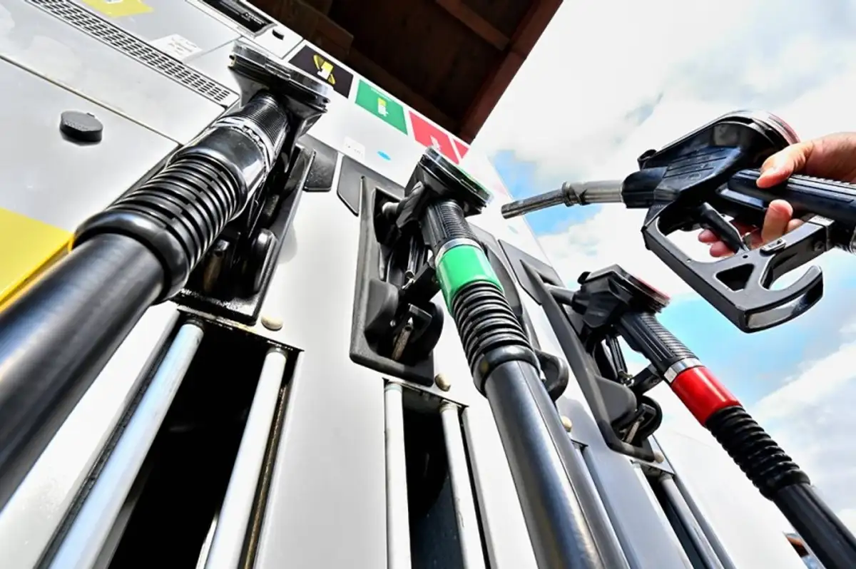 Avrupa'da Enerji Alarmı: Akaryakıt Fiyatlarına "Savaş" Müdahalesi