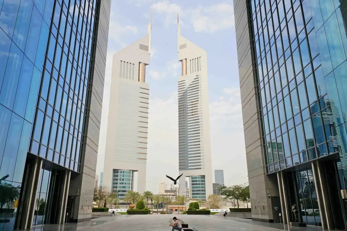 Dubai Finans Merkezi Vuruldu: İşte Bölgeden İlk Görüntüler!