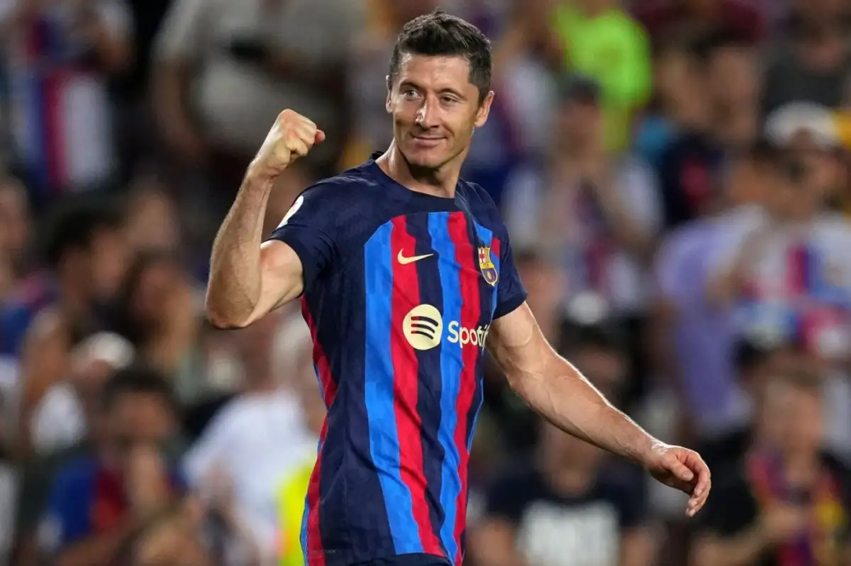 Transferde Devlerin Savaşı: Beşiktaş ve Fenerbahçe Robert Lewandowski'nin Peşinde!