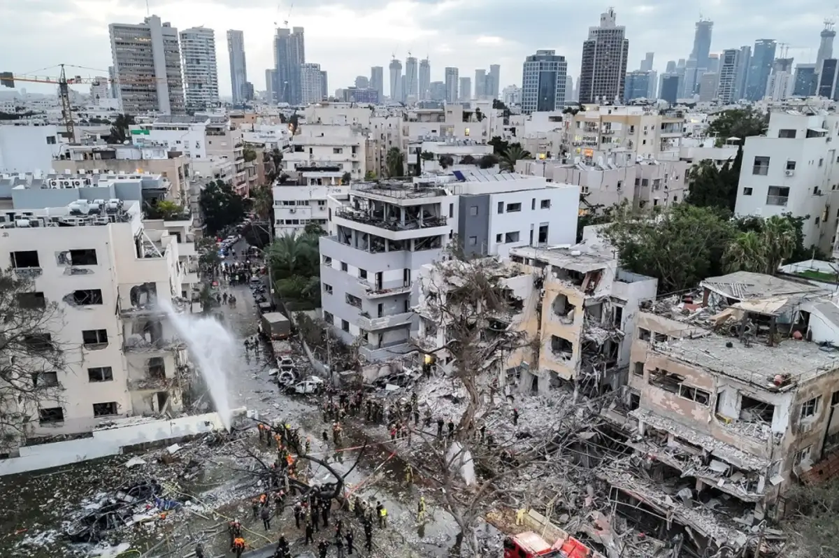 İran'dan Tel Aviv'e Balistik Füze Yağmuru: "Gerçek Vaat-4" Operasyonu Başlatıldı