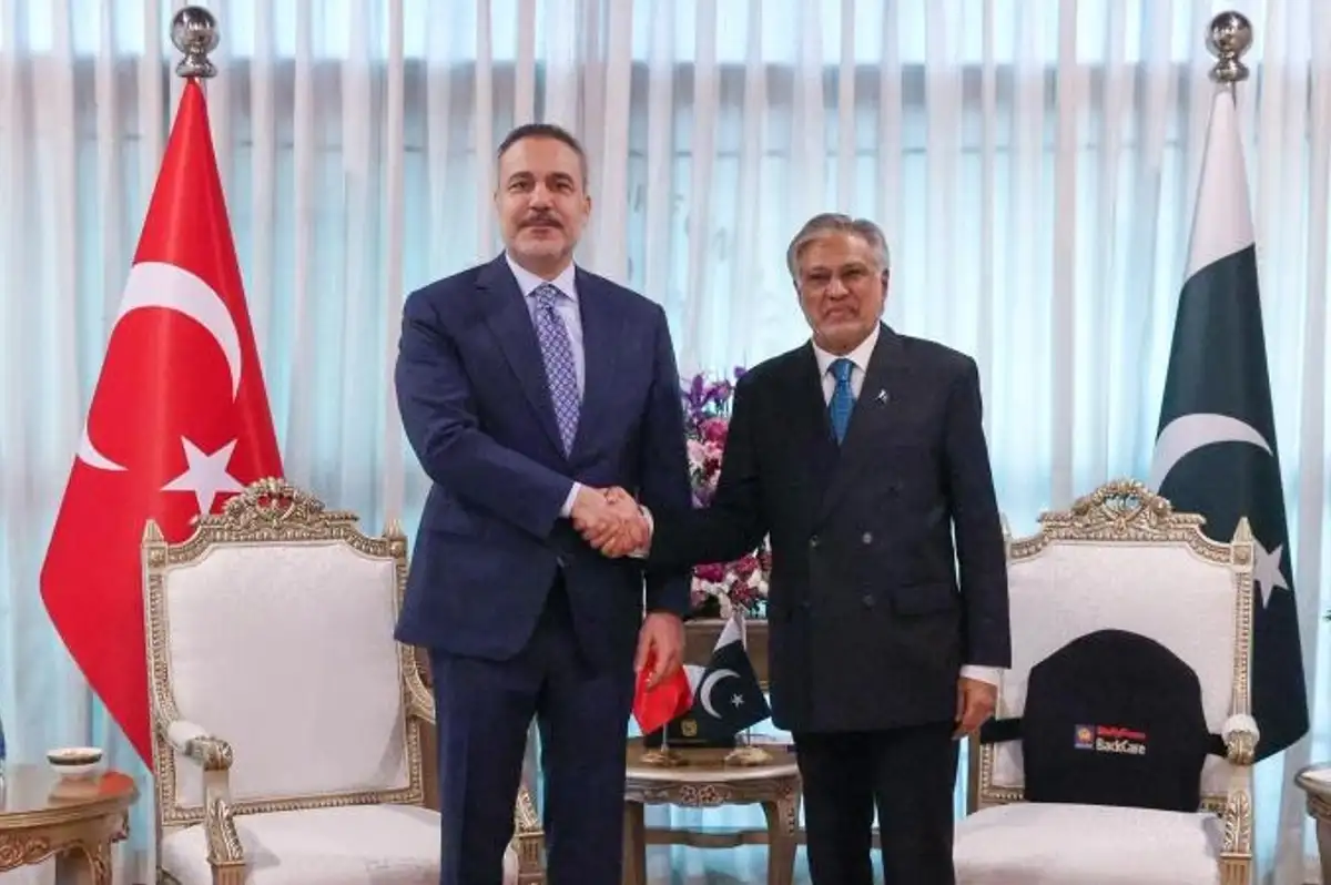 İslamabad'da Kritik Zirve: Bakan Fidan Pakistanlı Mevkidaşı Dar ile Bir Araya Geldi