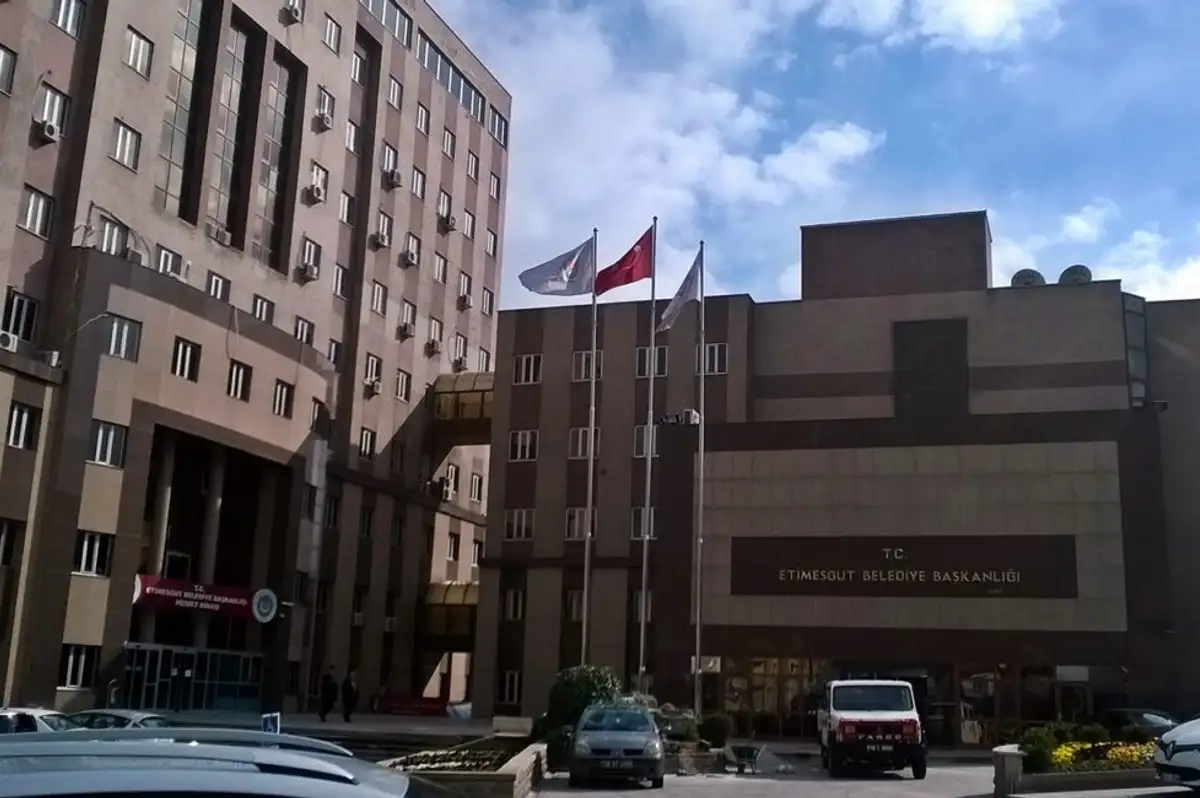 Etimesgut Belediyesi'nde "Zimmet" Operasyonu: 4 Kişi Gözaltında