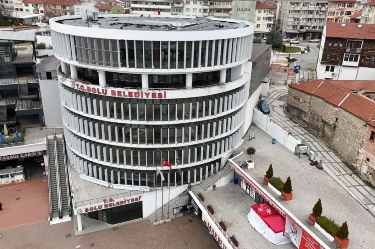 Bolu Belediyesi'ne "İrtikap" Operasyonu: Jandarma Binada Arama Yapıyor