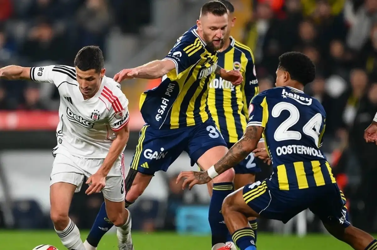 Fenerbahçe ve Beşiktaş Şükrü Saracoğlu'nda Kozlarını Paylaşıyor