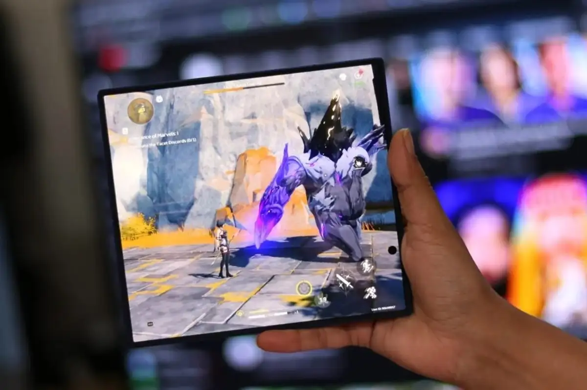 iPhone Fold'a Rakip Geliyor: Samsung Galaxy Z Wide Fold Yolda!