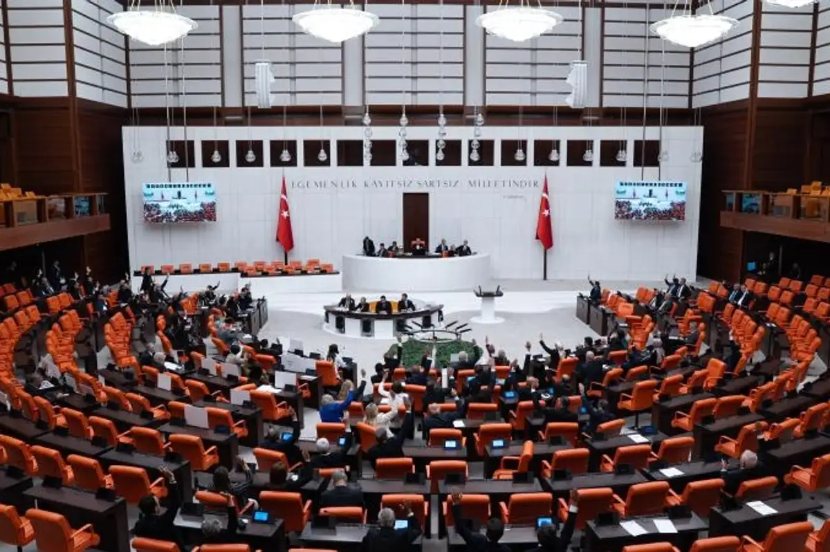 Meclis'te Kritik Hafta: Doğum İzni Uzuyor, Sosyal Medyaya Yaş Sınırı Geliyor