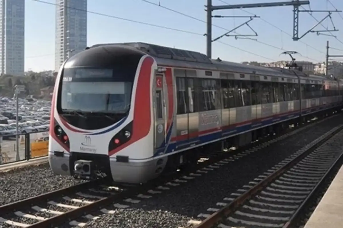 Marmaray Göztepe İstasyonunda Hareketli Dakikalar: Yolcular Tahliye Edildi!