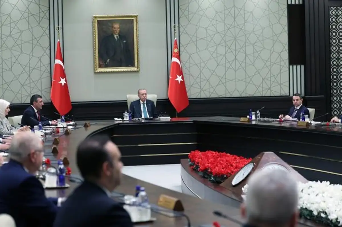 Kabine Beştepe'de Toplanıyor: Masada "Orta Doğu" ve "Terörsüz Türkiye" Var