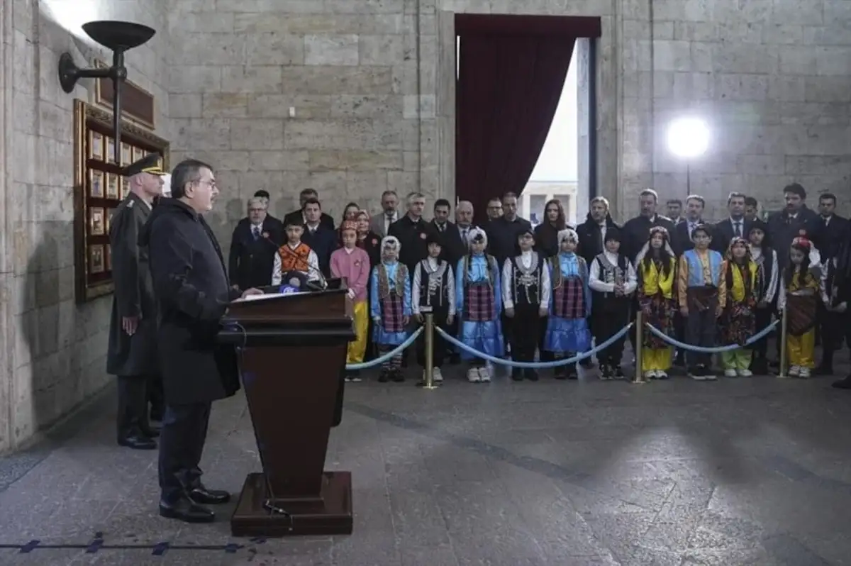 Bakan Tekin 23 Nisan'da Anıtkabir'de Konuştu