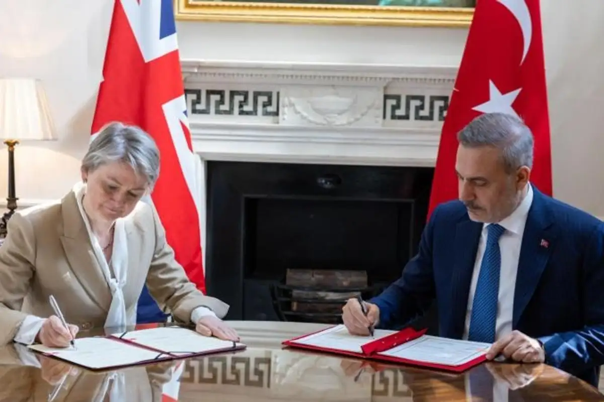 Türkiye ve İngiltere Arasında Tarihi İmza