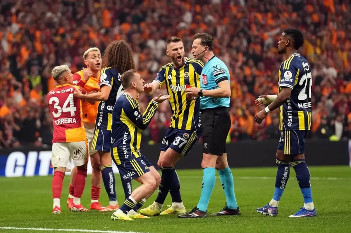 Derbi Hezimeti Sonrası Fenerbahçe Yönetiminden 'Acil Toplantı'