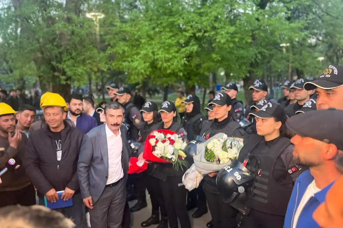 Ankara'da Maden İşçilerinin Zaferi: 96 Milyon TL Yatırıldı, Eylemler Çiçeklerle Sona Erdi