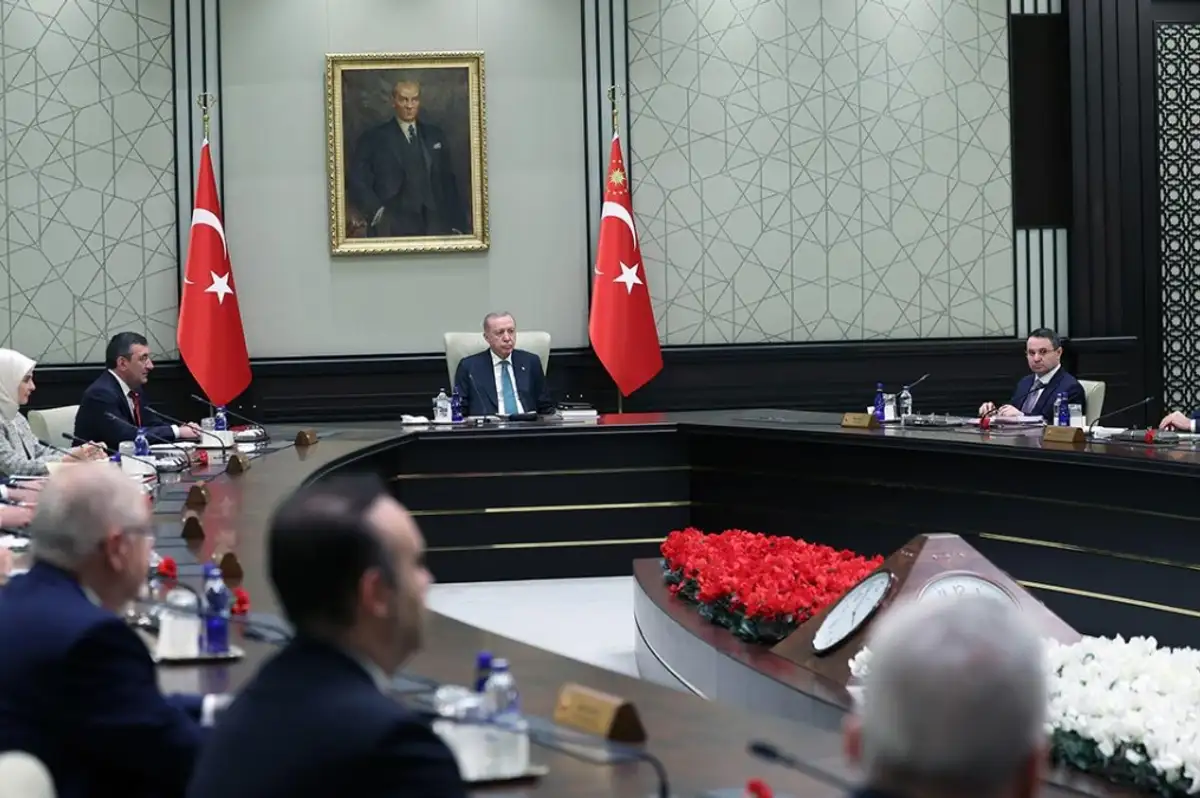 Kabine Beştepe'de Toplanıyor: Masada Kritik Barış Diplomasisi ve Ekonomi Var