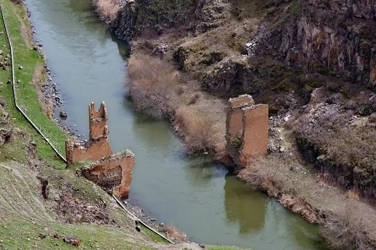 Türkiye ve Ermenistan Arasında Tarihi İmza: Ani Köprüsü Ortaklaşa Restore Edilecek