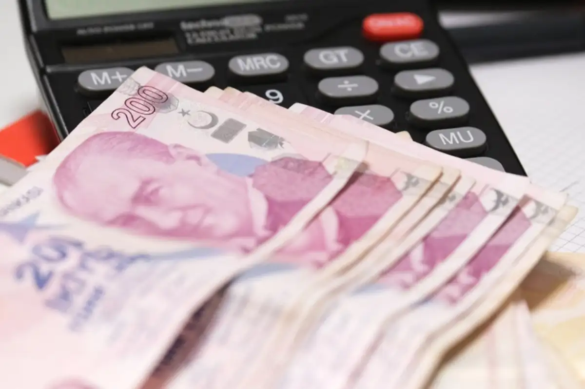 AK Parti'den Asgari Ücret Açıklaması: "Gündemimizde Ara Zam Yok"